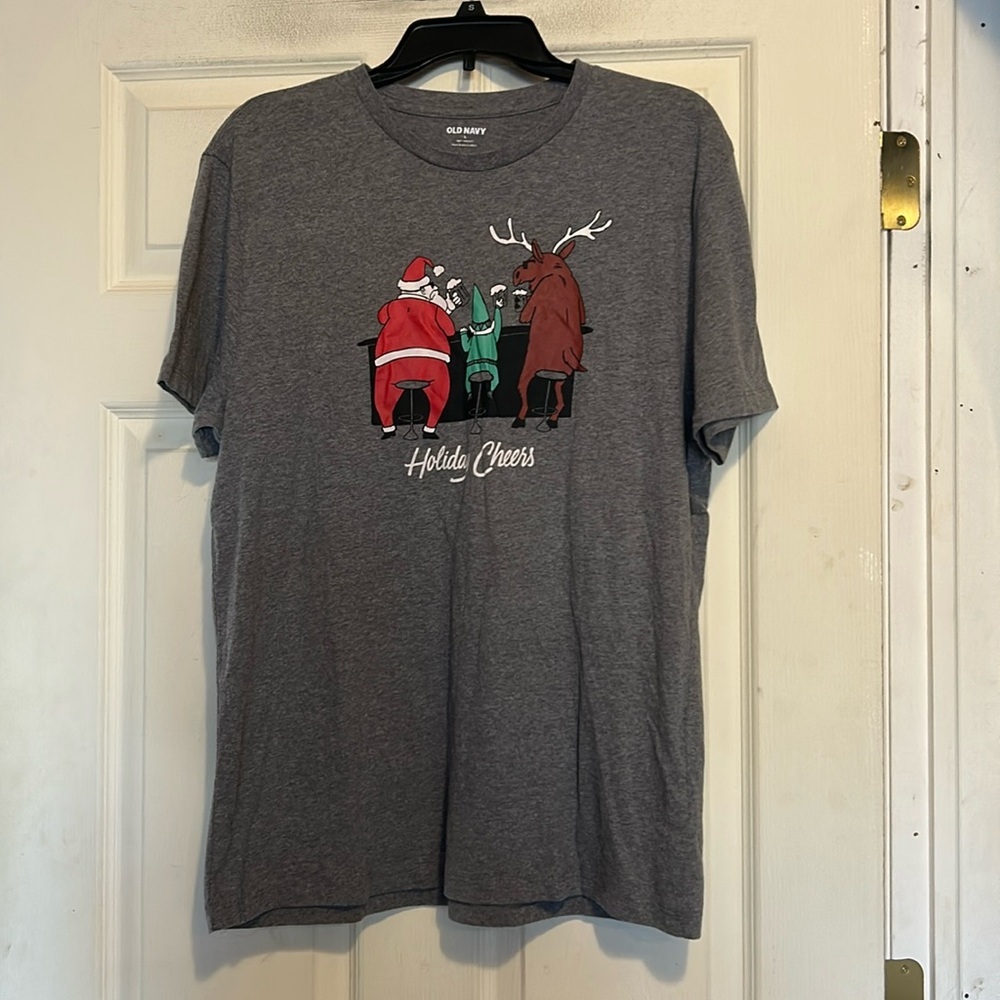 Old Navy Holiday Graphic T-Shirt Size Large gray
